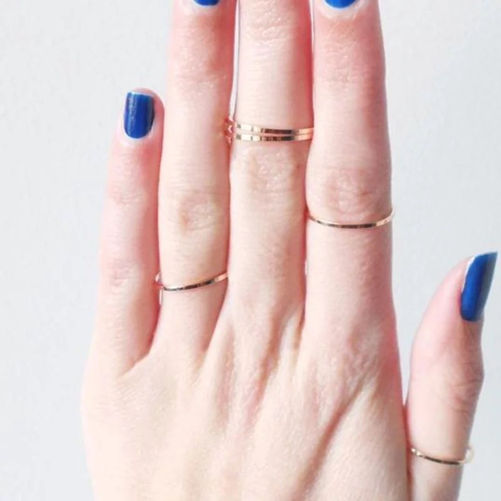 Set of 5 18k gold plated thread thin minimalist stacking ring. Sizes 4-8